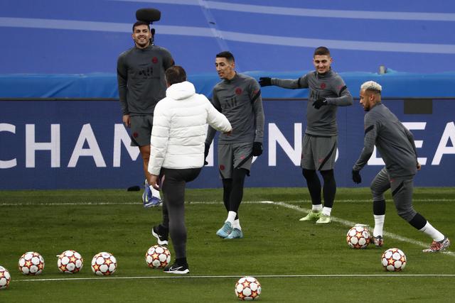 杨鸣愤怒冲进场内大骂裁判 连吃两T被驱逐出场