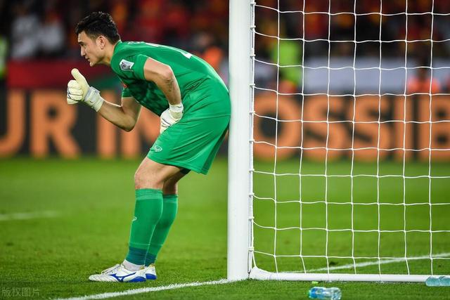 36岁威廉11场比赛1助攻遭解约 冬窗有望重返英超